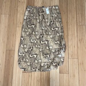 Banana Republic 100% silk animal print skirt. size: Small. new with tags